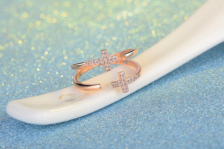 Double cross diamond ring